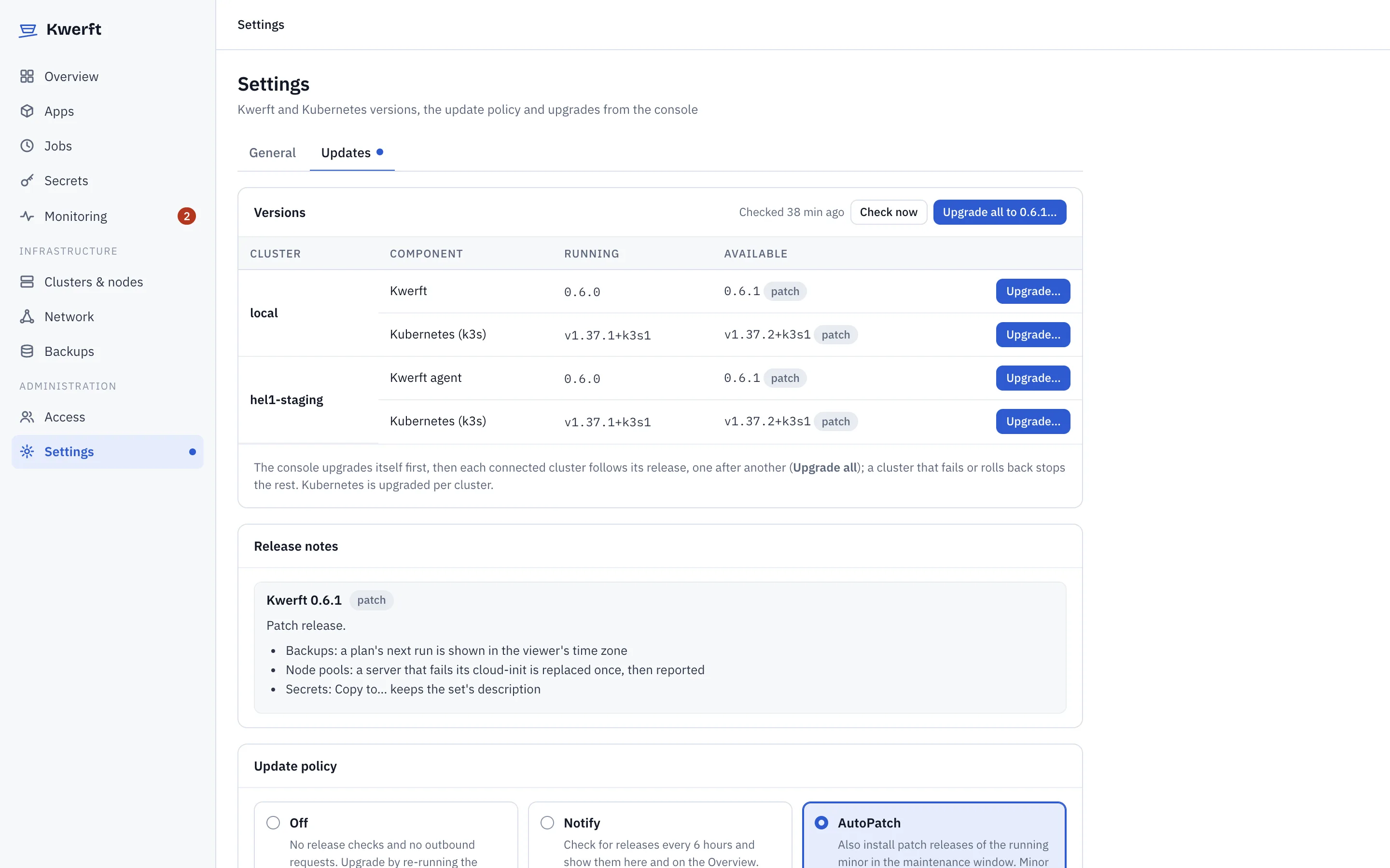 Settings › Updates: Kwerft and Kubernetes versions per cluster, release notes and the update policy